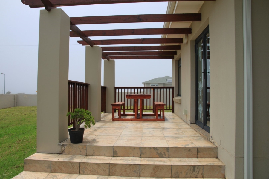 To Let  Bedroom Property for Rent in Kidds Beach Eastern Cape